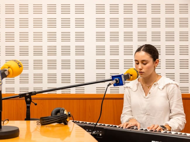 rlotte Valgreen actuando en Radio Córdoba
