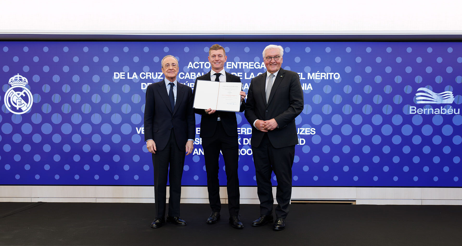 Kroos recibe la Cruz de Caballero de la Orden del Mérito de la República Federal de Alemania