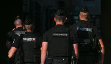 Detenido un hombre tras atropellar deliberadamente a varias personas en la Isla de Oleron, frente a la costa oeste francesa | Internacional