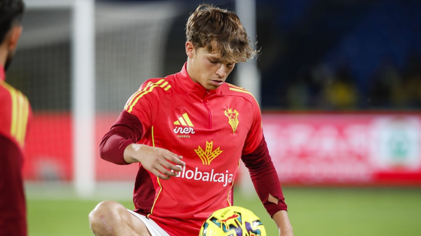 Alberto Morientes debuta en el fútbol profesional 