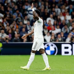 El Bernabéu perdona a Vinicius