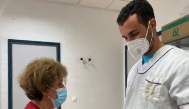 Sanidad remite a los departamentos de salud recomendaciones de uso de mascarillas en instalaciones sanitarias como medida preventiva | Sociedad