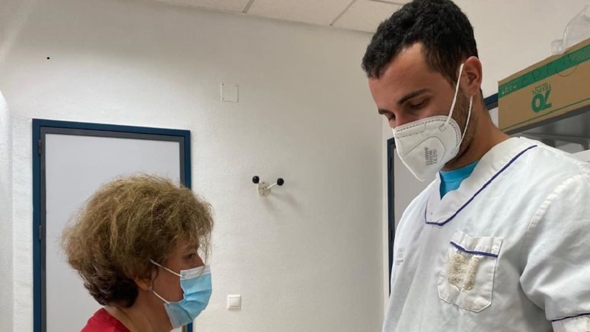 Sanidad remite a los departamentos de salud recomendaciones de uso de mascarillas en instalaciones sanitarias como medida preventiva | Sociedad