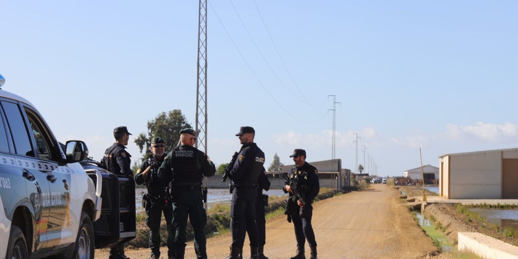 La Policía Nacional continúa buscando a los autores del tiroteo de Isla Mayor saldado con un agente herido de bala