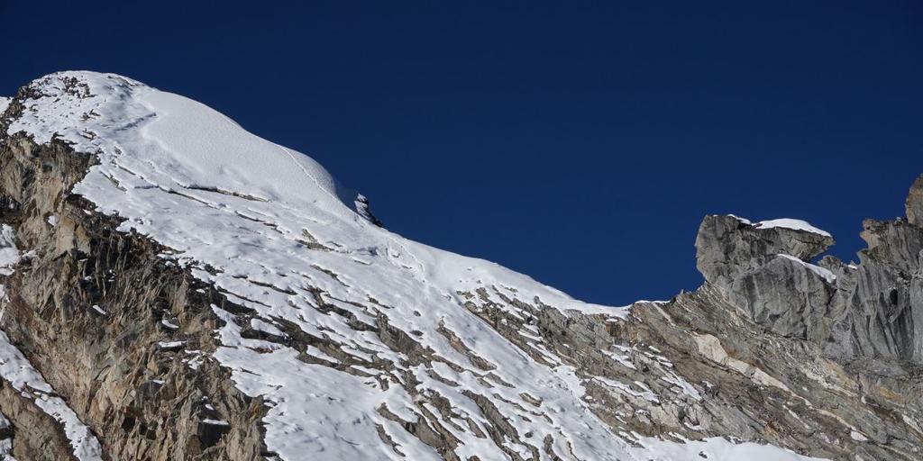 Al menos siete muertos por una avalancha sobre un grupo de alpinistas en Nepal