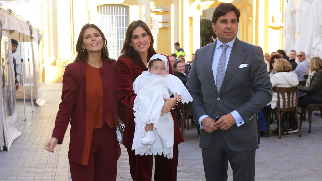 Cayetano Rivera reaparece en el bautizo del tercer hijo de Francisco Rivera y Lourdes Montes - La Voz de Galicia