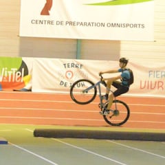 A una rueda en bici durante 150 kilómetros: nuevo récord del mundo