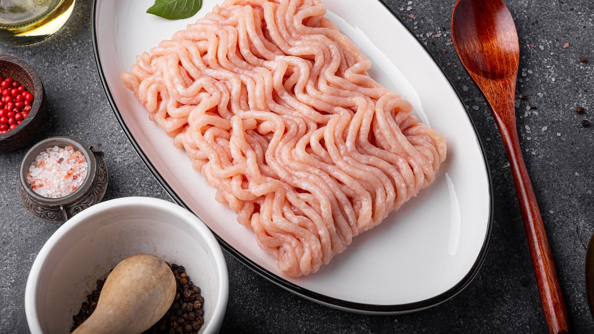 Sanidad retira un preparado de carne de hamburguesa de pollo por presencia de salmonela | Sociedad