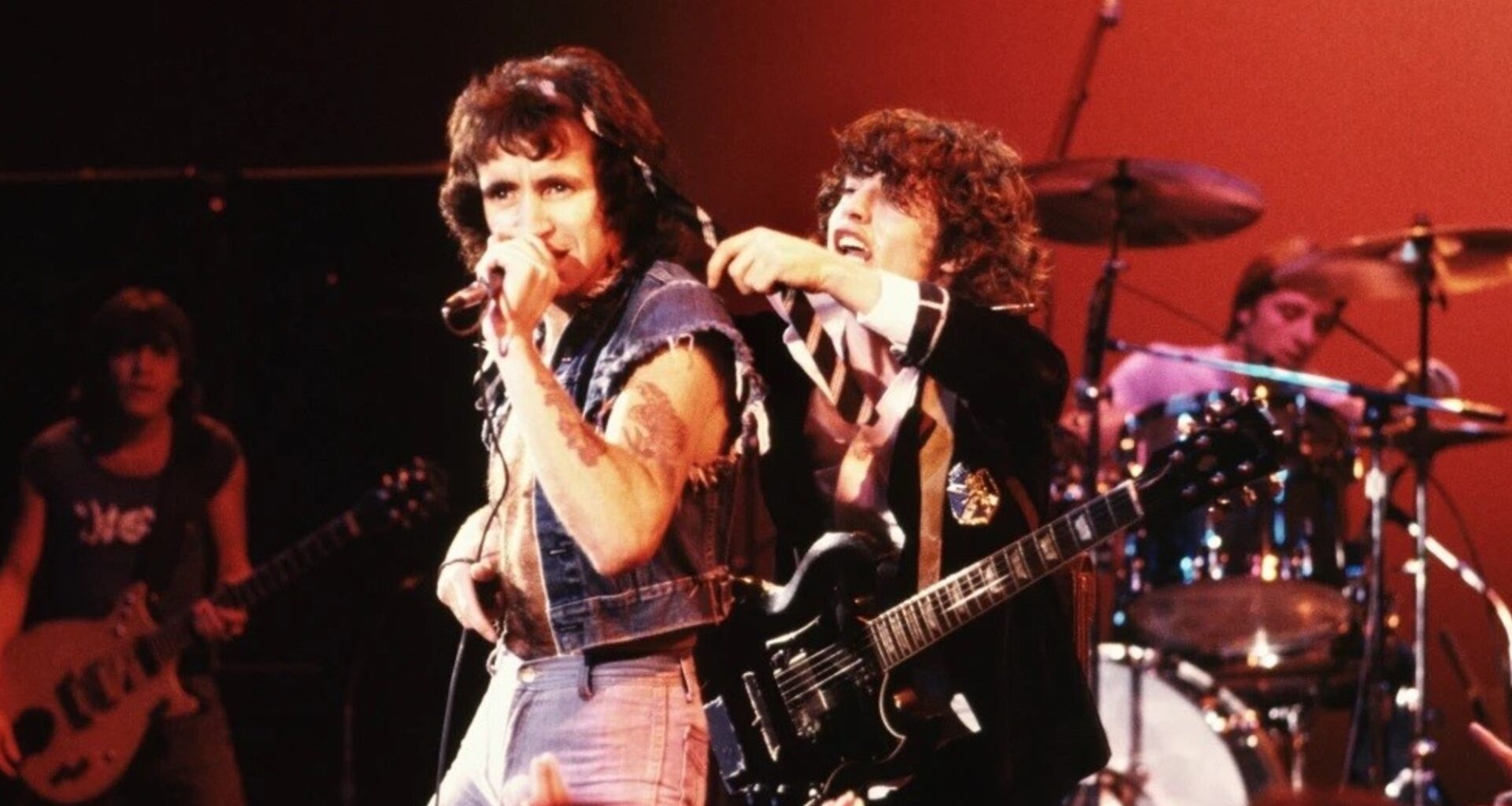 cómo murió Bon Scott, el cantante que antecedió a Brian Johnson
