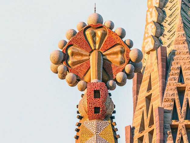 El balcón de Gaudí cumple un siglo