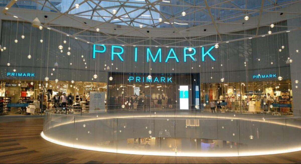 Primark reducirá la jornada y subirá un 9% el sueldo a sus trabajadores en España