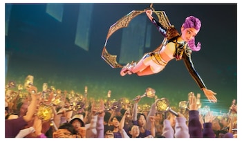 En este momento, Rumi presenta