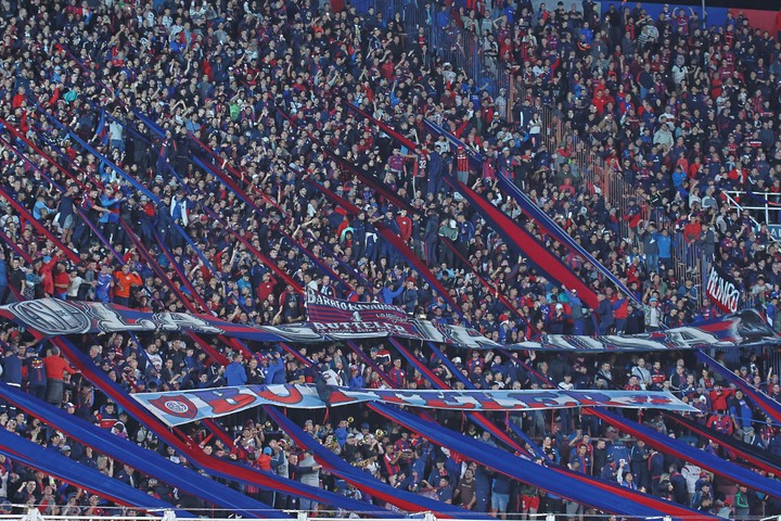 La convocatoria sería para que los hinchas vuelvan a reversionar Wonderwall.