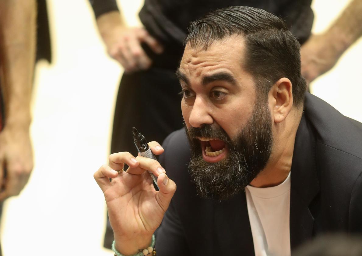 Disfrazados por 'Halloween' de pollos sin cabeza