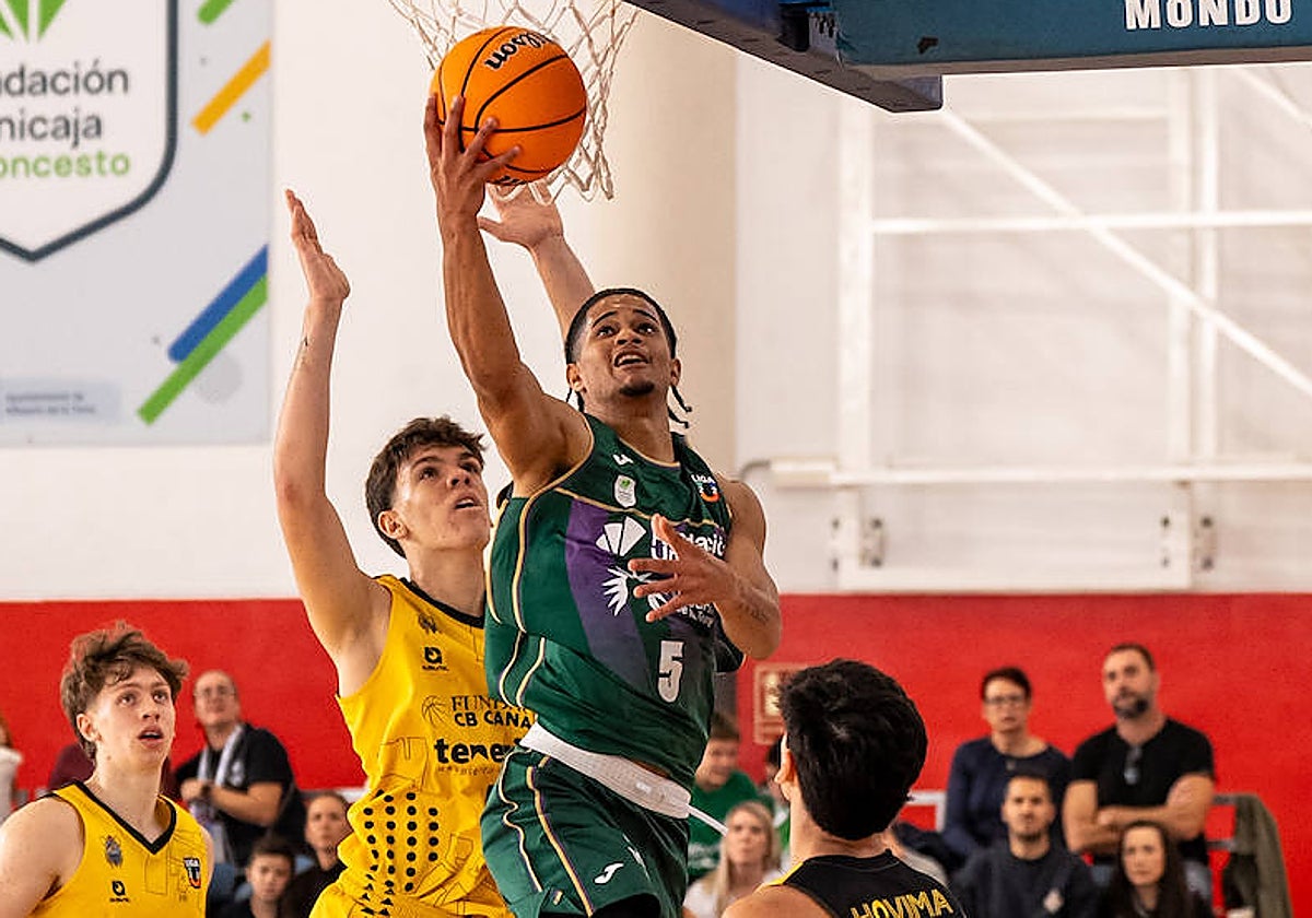 Wilmer Mejía, decisivo en el primer triunfo del Unicaja Alhaurín de la Torre
