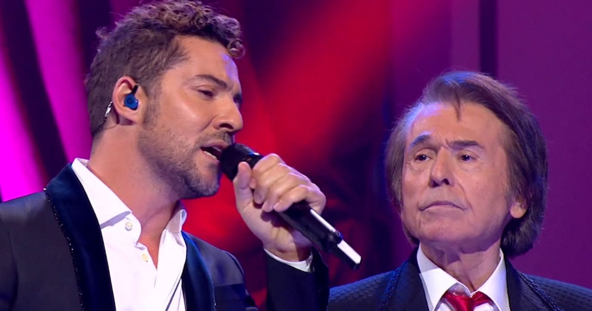 El increíble homenaje de David Bisbal a Raphael en su gran noche de los Latin Grammy