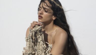 Rosalía hace un traje a su ex en la cómica 'La Perla' – jenesaispop.com