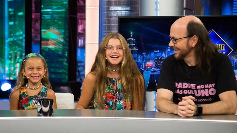 Santiago Segura junto a sus hijas en 'El Hormiguero'