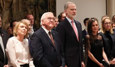 Con el vestido de Hugo Boss más original y el brazalete de diamantes de las joyas del pasar: la reina Letizia en la recepción de la embajada alemana