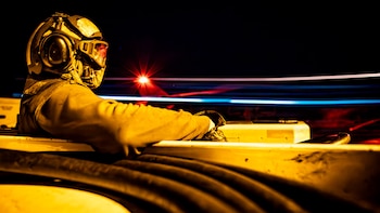 El portaaviones apoya al Comando