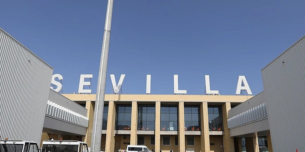 Cierran el aeropuerto de Sevilla durante una hora y media por el aterrizaje de emergencia de un vuelo con destino a Marrakech