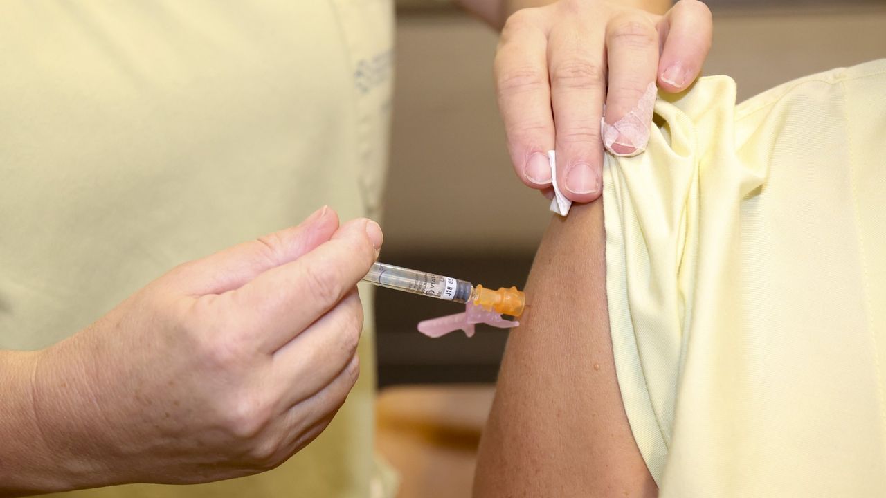 La Xunta activa la alerta ante el inicio de la onda epidémica de la gripe - La Voz de Galicia