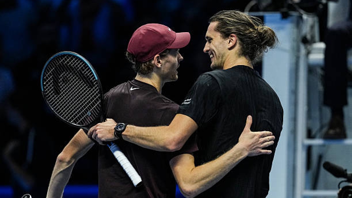 Sinner y Zverev se encuentran hasta de vacaciones: coincidieron en un avión camino de Maldivas. Foto: Gettyimages