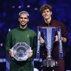 Sinner somete a Alcaraz y repite título en las Finals