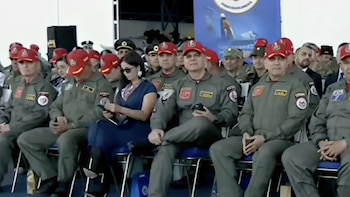 En el presidium los altos