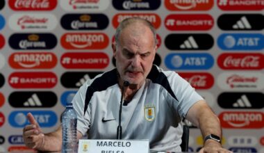 Bielsa habló durante una hora y 45 minutos para anunciar que sigue en Uruguay: por qué se considera “tóxico” y los roces internos