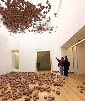 Imagen secundaria 2 - En las imágenes, algunas de las propuestas de Hirschhorn en Cáceres, como 'My Atlas' o 'Gravity'