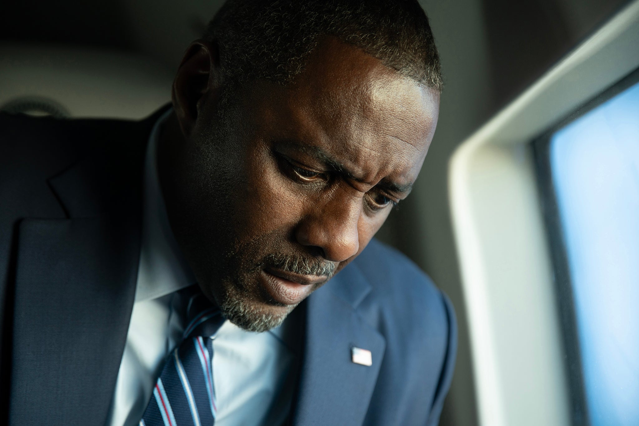 Idris Elba interpreta al presidente de Estados Unidos en 'Una casa de dinamita'