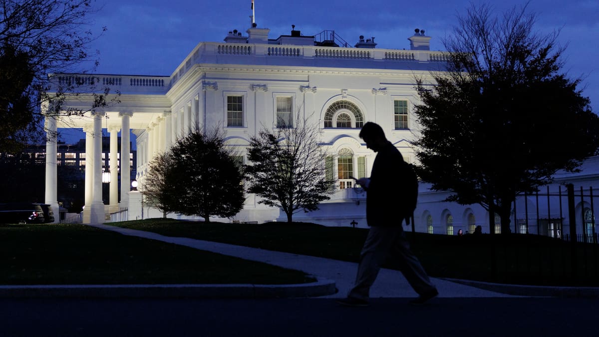 El FBI dice ahora que los dos soldados de la Guardia Nacional tiroteados cerca de la Casa Blanca están en estado crítico | Internacional