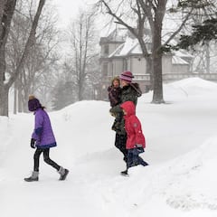 ¿Viajarás en Thanksgiving 2025? Pronóstico del tiempo, tormentas de nieve y retraso de vuelos