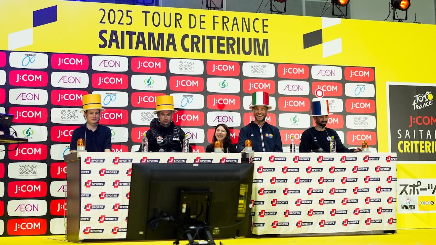 Dibujos, reflejos, firmas... y acción: Saitama, lista para el gran día