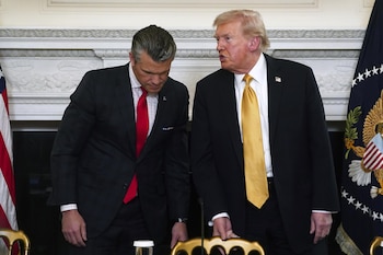 Pete Hegseth y Trump. Desde
