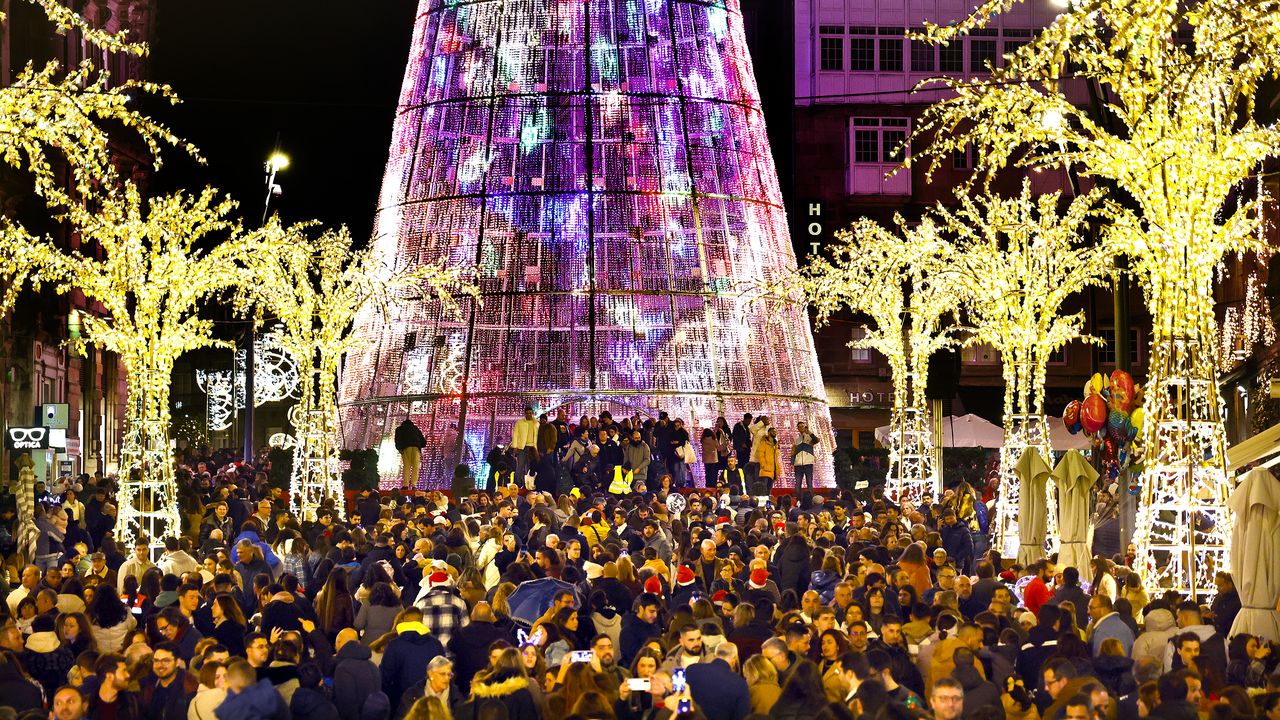 Vigo deslumbra con su Navidad entre los últimos coletazos del otoño