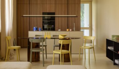 El amarillo mantequilla es la máxima tendencia en decoración: así lo demuestra este dúplex donde el color se convierte en emoción