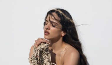 Rosalía de Palermo, la santa que eligió a dios antes que a su prometido y a través de la que Rosalía relata su ruptura con Rauw Alejandro en Focu ‘ranni: “Quería ir de blanco pero terminé de violeta”