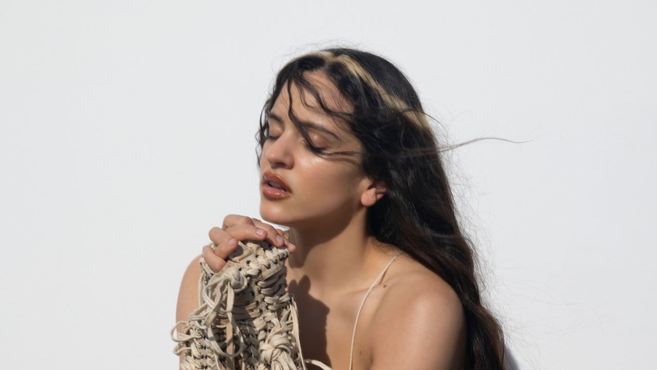 Rosalía de Palermo, la santa que eligió a dios antes que a su prometido y a través de la que Rosalía relata su ruptura con Rauw Alejandro en Focu ‘ranni: “Quería ir de blanco pero terminé de violeta”