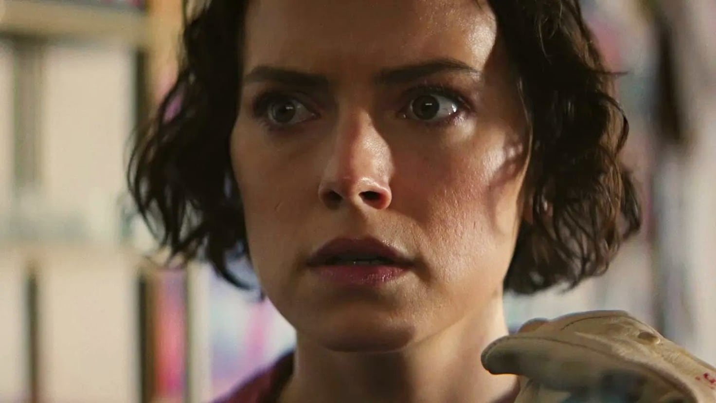 Daisy Ridley (‘Star Wars’) protagoniza la próxima gran película de zombis: tráiler y fecha de estreno de ‘We Bury the Dead’