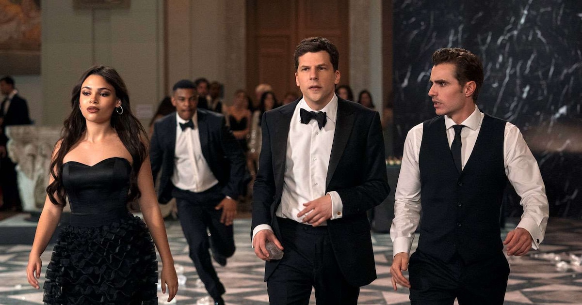 ‘Ahora me ves 3′: los Jinetes vuelven con refuerzos en un homenaje a la magia tan disparatado como divertido