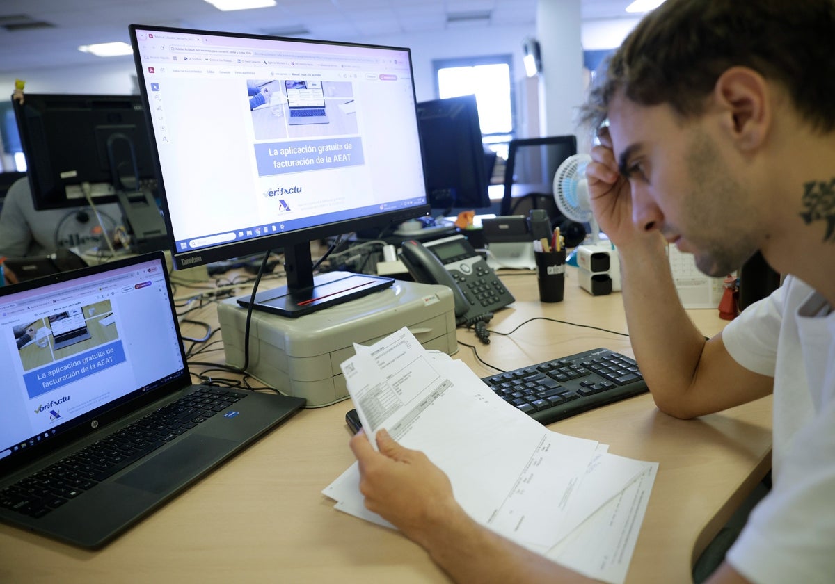 Cuenta atrás para adaptarse a Verifactu, el Gran Hermano de las facturas: ¿qué impacto tendrá en pymes y autónomos de Málaga?