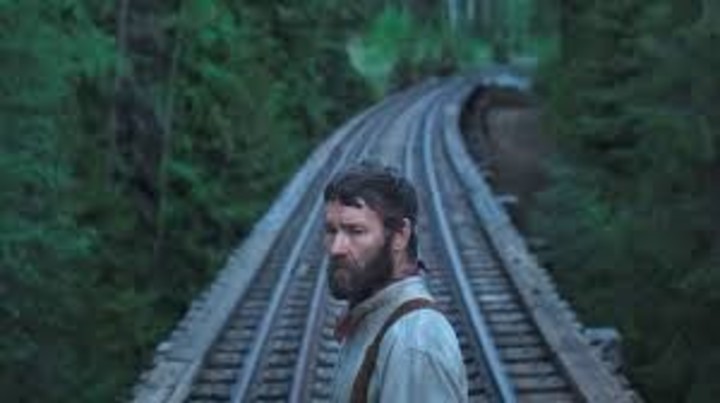 La película también tiene imágenes que subyugan.