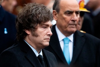 El ex funcionario junto al