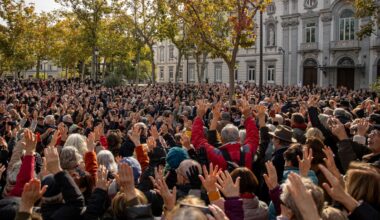 Cientos de personas se manifiestan ante el Tribunal Supremo contra la sentencia al fiscal general del Estado | Política
