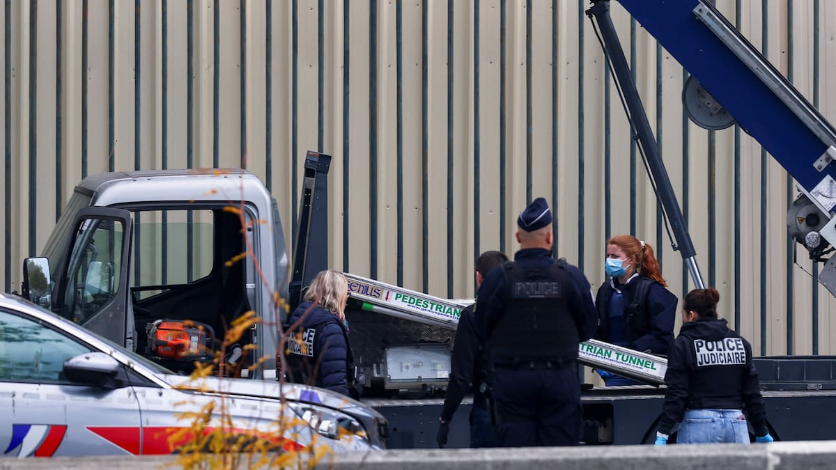 La fiscalía de París asegura que el robo del Louvre no fue obra de delincuentes profesionales | Internacional