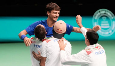 Cobolli aguanta de pie casi tres horas ante un gran Munar y conduce a Italia a su cuarta Copa Davis