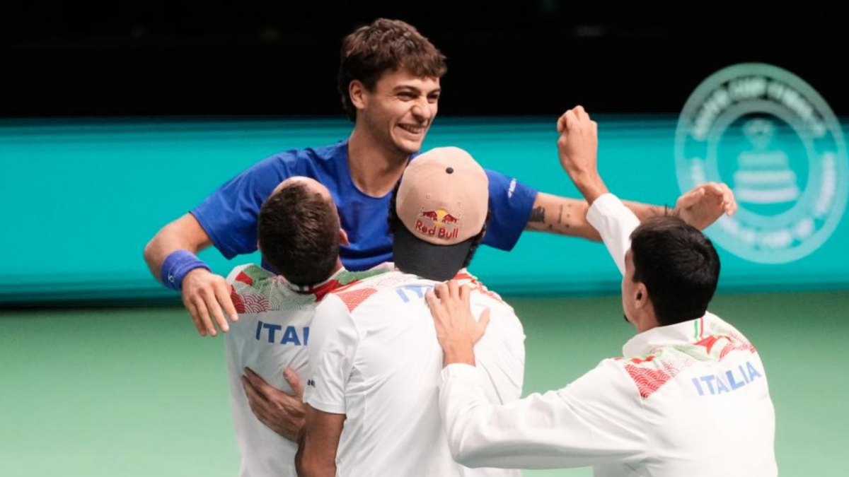 Cobolli aguanta de pie casi tres horas ante un gran Munar y conduce a Italia a su cuarta Copa Davis