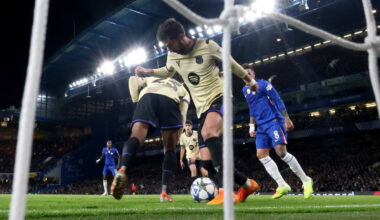 La mala suerte se cebó con Koundé: el gol en propia puerta que condenó al Barça en Stamford Bridge - MARCA